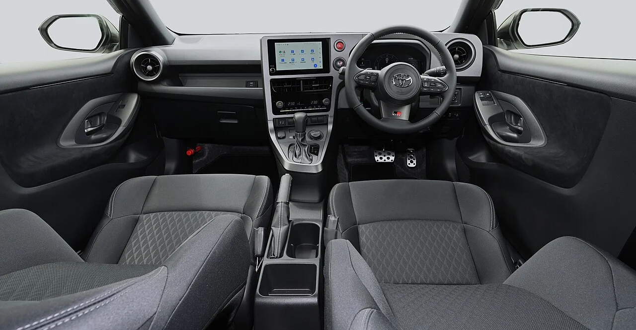 Yeni Toyota GR Yaris (Facelift 280 bg) İç Mekan ve Spor Kokpit