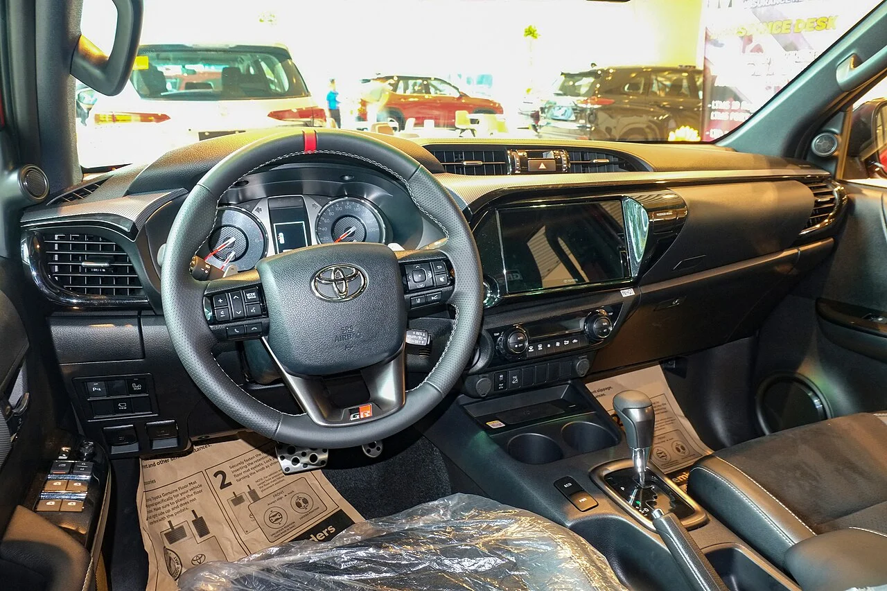 Yeni Toyota Hilux Kokpit ve İç Mekan Konforu