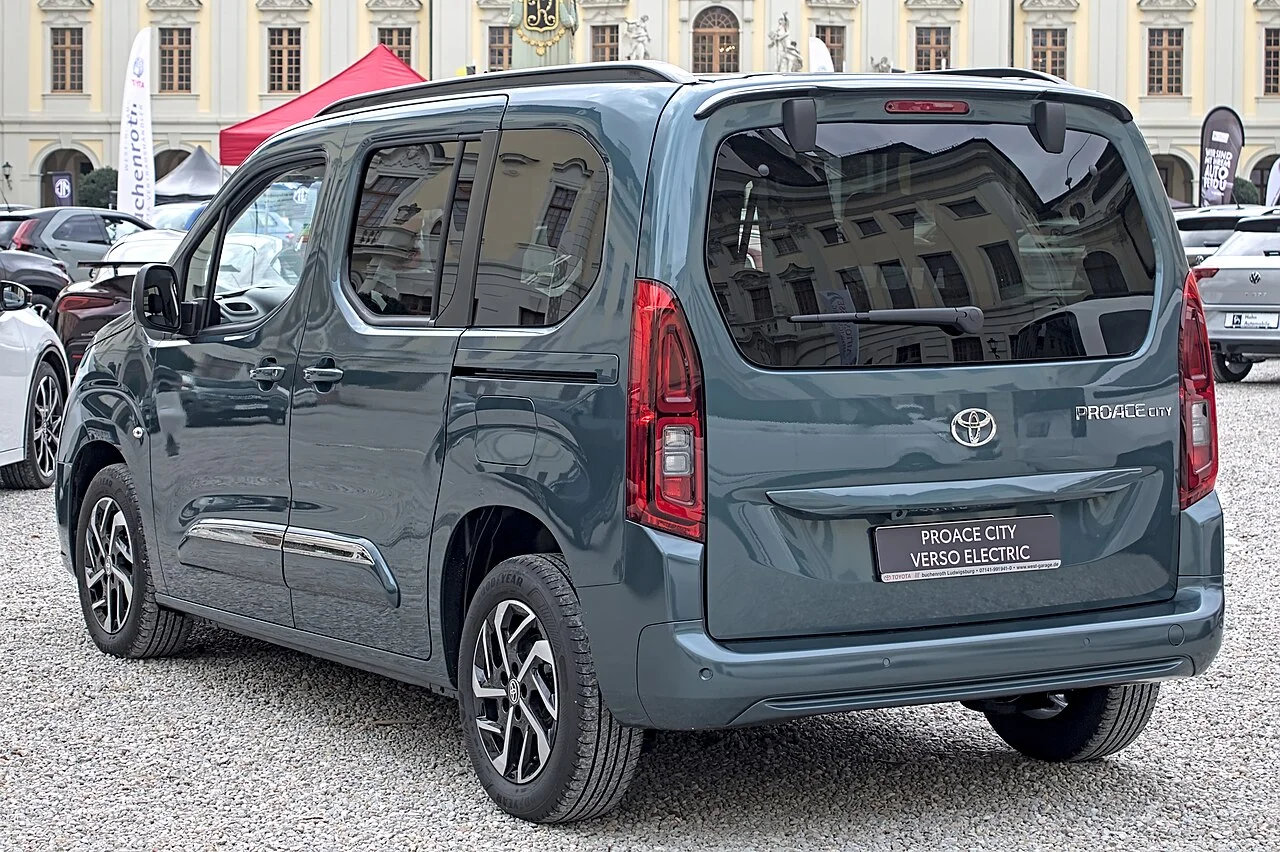 Yeni Toyota Proace City Arka Tasarım ve Bagaj Yükleme Alanı