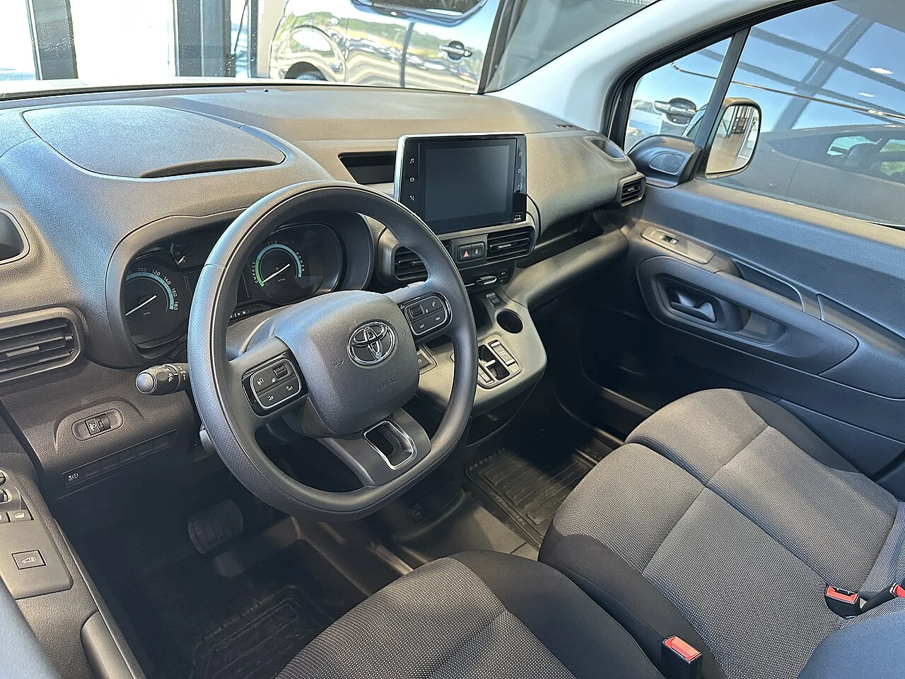 Yeni Toyota Proace City Kokpit ve İç Mekan Konforu