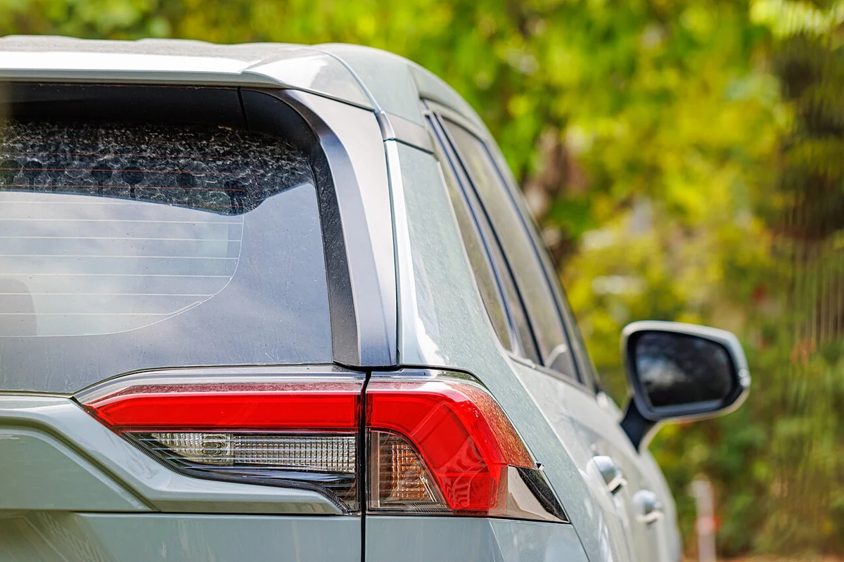 Toyota RAV4 Hybrid Arka Tasarım ve Detay Çizgileri