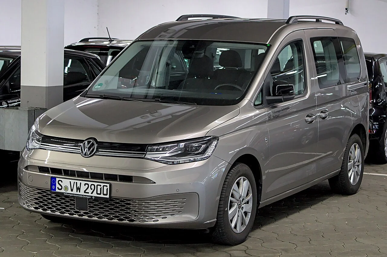 Yeni Volkswagen Caddy Arka Tasarım ve Bagaj Yükleme Alanı