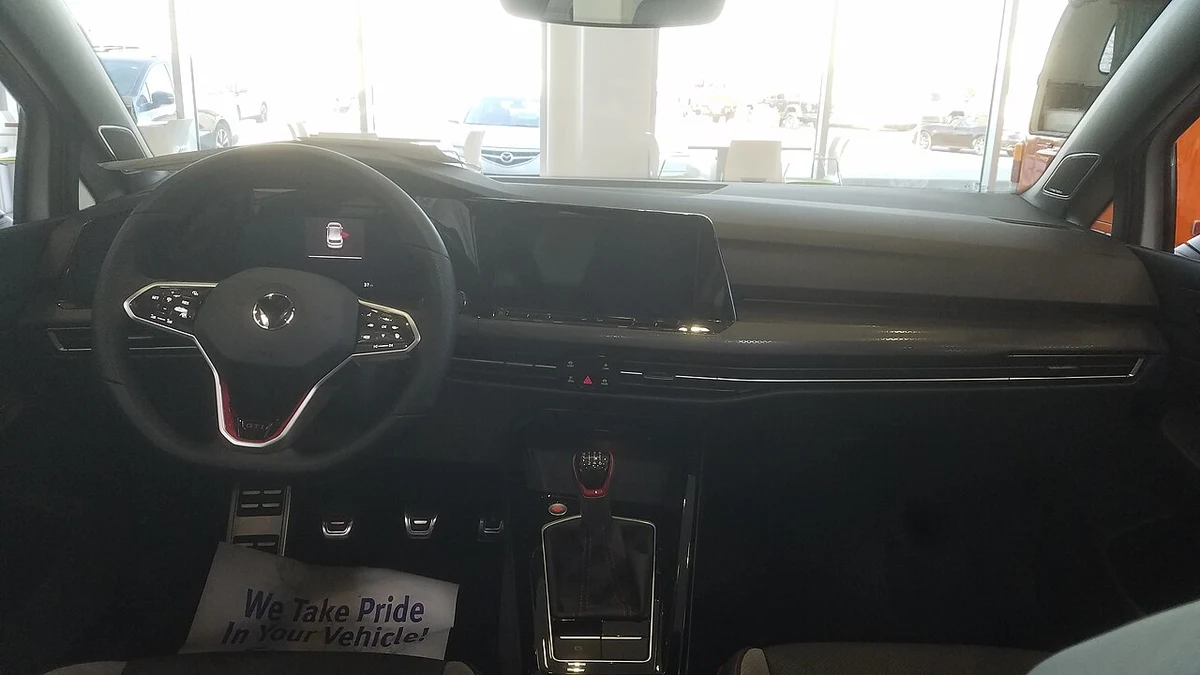 Yeni Volkswagen Golf İç Mekan ve Kokpit Mimarisi